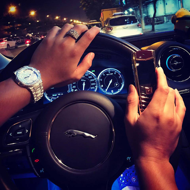 3 anh em nhà thiếu gia Hà Quang Dũng: Đã xuất sắc ngoại hình, lại còn có chuyện tình vừa sang vừa đẹp 3 anh em nhà thiếu gia Hà Quang Dũng: Đã xuất sắc ngoại hình, lại còn có chuyện tình vừa sang vừa đẹp