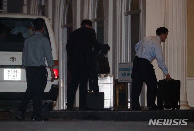 Những hình ảnh đầu tiên của Trưởng đoàn đàm phán Triều Tiên tại Hà Nội