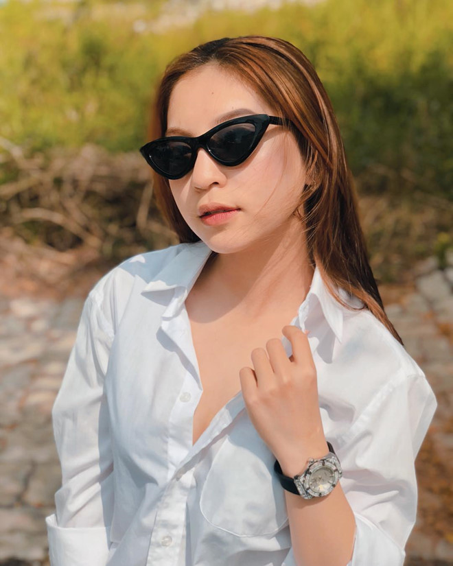 Bạn gái Quang Hải phản ứng ra sao khi bị chê hát dở, ăn mặc hở hang?