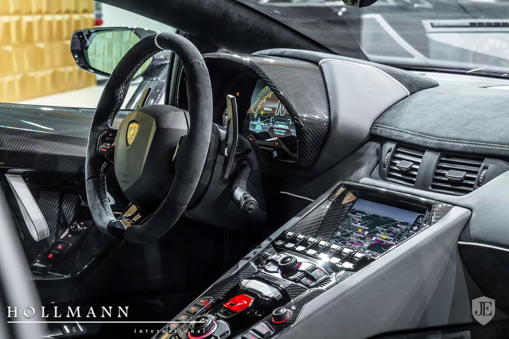 Đã qua sử dụng, chiếc Lamborghini này còn đắt hơn xe mới