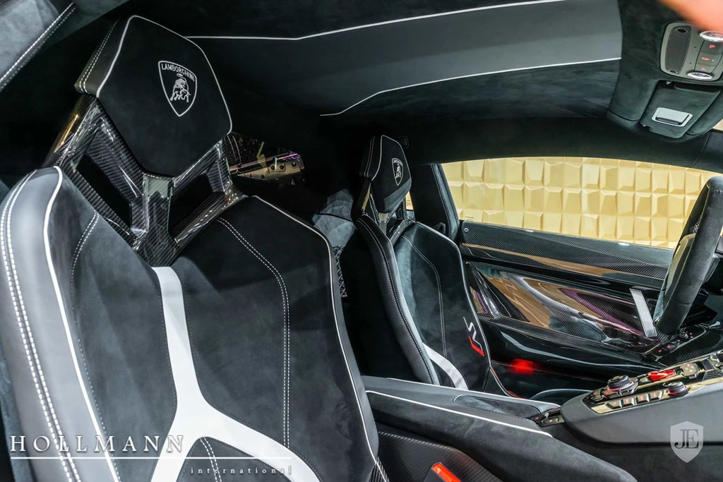 Đã qua sử dụng, chiếc Lamborghini này còn đắt hơn xe mới