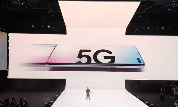 Samsung ra điện thoại gập và bốn phiên bản Galaxy S10