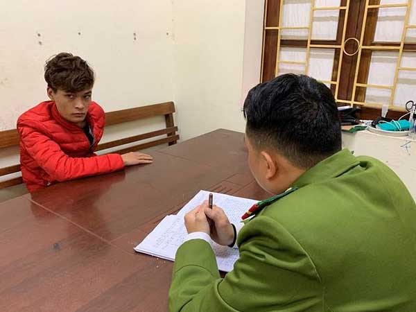 Lạng Sơn: Bắt cặp vợ chồng chở cháu nhỏ giấu trong người 1 bánh ma túy