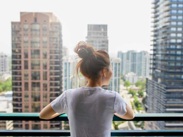 Cô gái 26 tuổi mua được nhà từ việc cắt ăn hàng, sắm quần áo