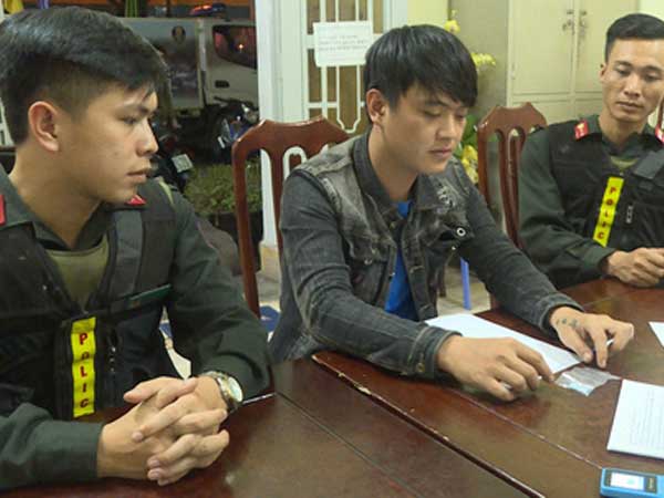 Ngáo đá ngựa quen đường cũ, cầm dao truy sát cha mẹ