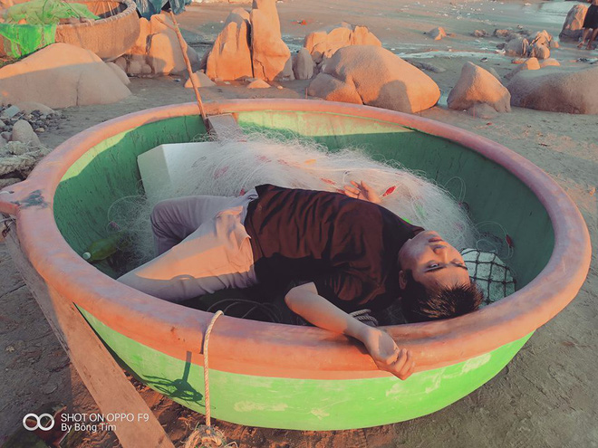 Cậu bạn từng khóc trôi cả Đà Lạt tái xuất với bộ ảnh đẹp xỉu ở Bình Thuận theo đúng nghĩa đen