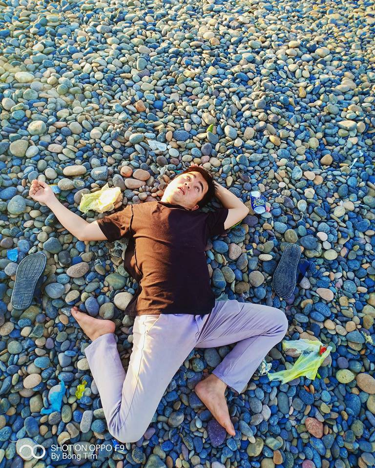 Cậu bạn từng khóc trôi cả Đà Lạt tái xuất với bộ ảnh đẹp xỉu ở Bình Thuận theo đúng nghĩa đen