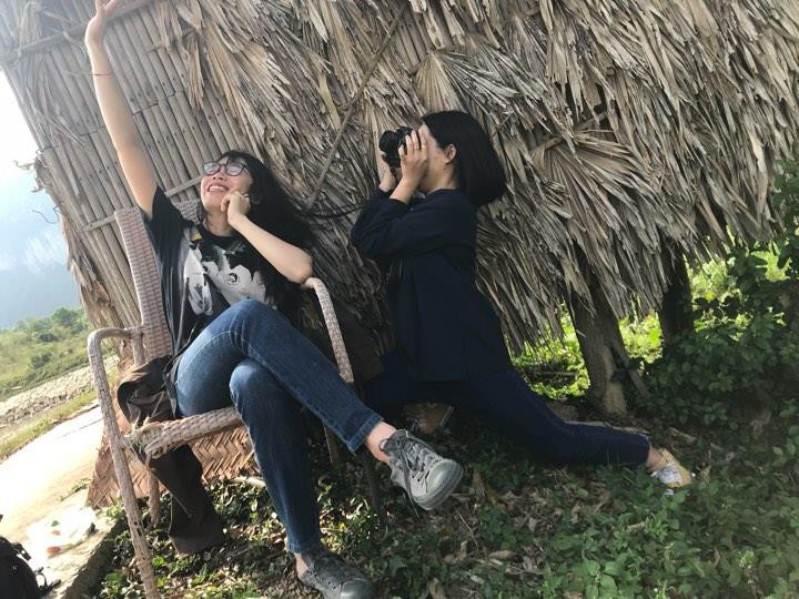 Loạt ảnh chứng minh tầm quan trọng của một người bạn có tâm, sẵn sàng hy sinh để có một bức ảnh sống ảo đẹp