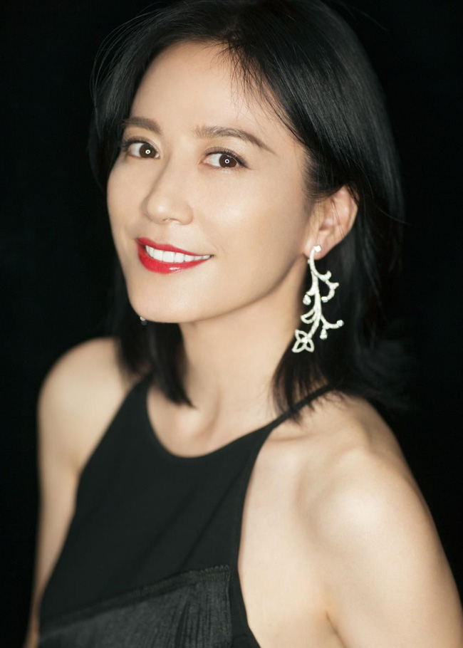 Du Phi Hồng - chị đại U50 gây sốt với vẻ đẹp trường tồn cùng châm ngôn sống: Tôi chưa kết hôn, nhưng tôi hạnh phúc