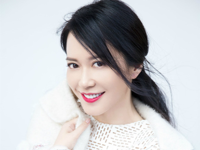 Du Phi Hồng - chị đại U50 gây sốt với vẻ đẹp trường tồn cùng châm ngôn sống: Tôi chưa kết hôn, nhưng tôi hạnh phúc