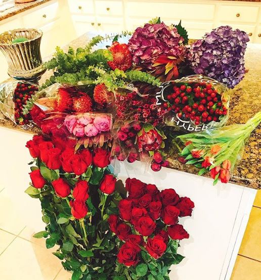 Hoa hậu Phạm Hương khoe ảnh hồn nhiên tuổi 13, anti-fan vào phản dame cực gắt