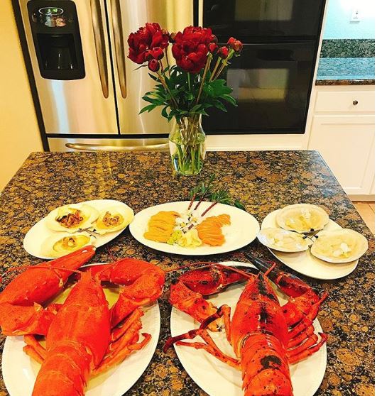 Hoa hậu Phạm Hương khoe ảnh hồn nhiên tuổi 13, anti-fan vào phản dame cực gắt