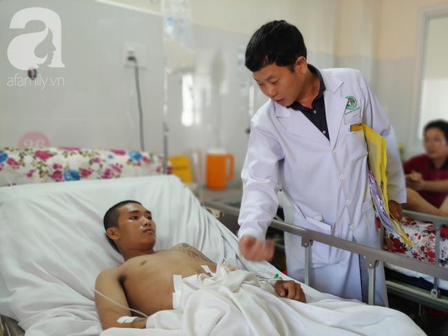 Tai nạn kinh hoàng: Chàng trai 25 tuổi bị xe lam chở rác ép dính vào tường, thủng bụng nguy kịch