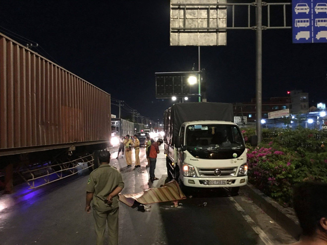 Thanh niên đi mô tô chết thảm sau cú tông vào đuôi xe container dừng trên quốc lộ 1A