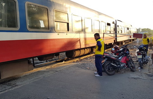 Tàu khách trật bánh ở Đồng Nai do ray gãy