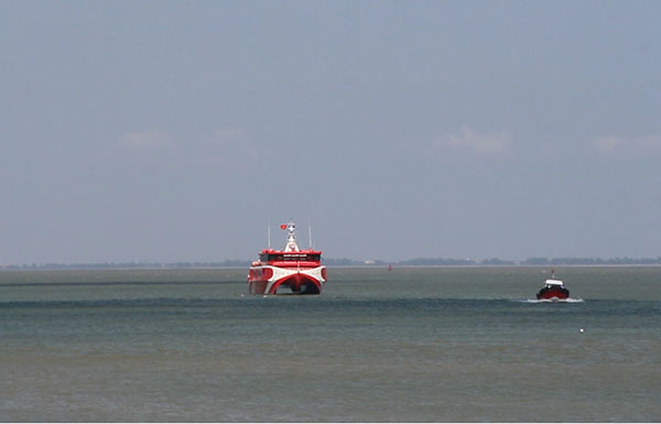 Tàu cao tốc Vũng Tàu - Côn Đảo chở 500 khách hỏng giữa biển