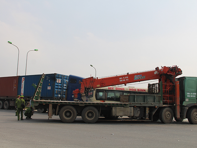 Ảnh, Clip: Hiện trường vụ tai nạn thảm khốc trên Đại lộ Thăng Long