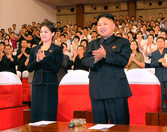 Cuộc sống bí ẩn của vợ con ông Kim Jong-un