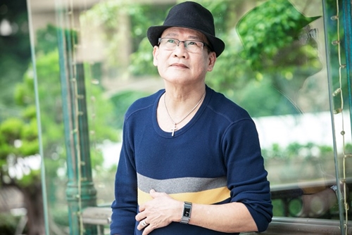 Em trai Tuấn Vũ: Anh tôi chưa lấy vợ vì còn ham vui