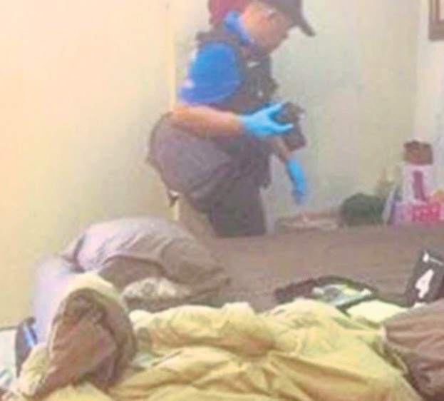 Chồng nhận cuộc gọi lạ rồi thay đổi thái độ, vợ nhất quyết tra hỏi nhưng không được, cuối cùng rút súng bắn luôn bạn đời Chồng nhận cuộc gọi lạ rồi thay đổi thái độ, vợ nhất quyết tra hỏi nhưng không được, cuối cùng rút súng bắn luôn bạn đời