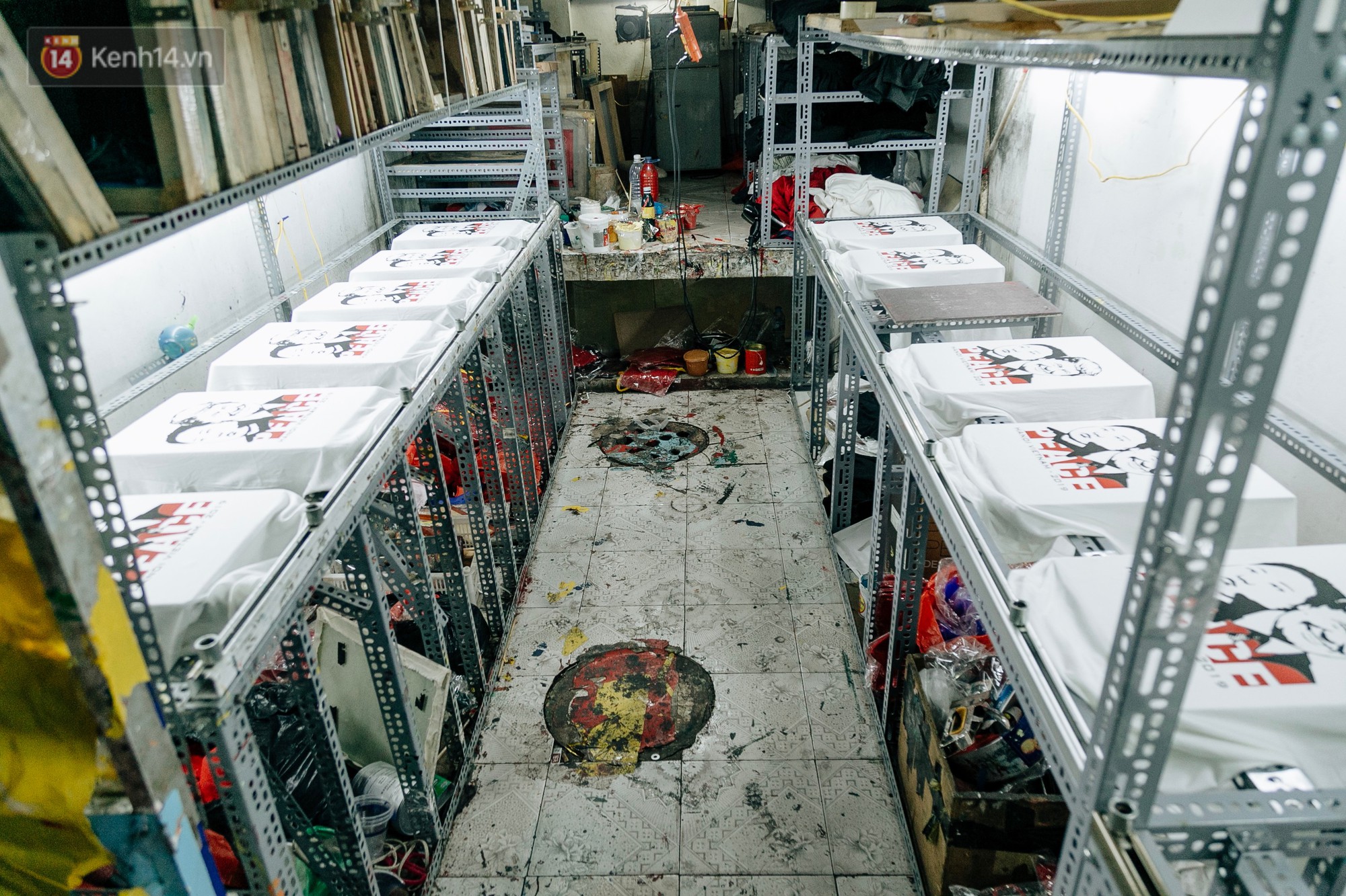 In áo phông hình 2 nhà lãnh đạo Donald Trump và Kim Jong-un, cửa hàng ở Hà Nội kiếm tiền triệu mỗi ngày