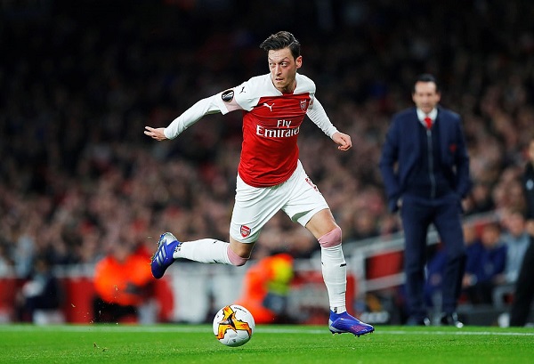 Arsenal 3-0 BATE Borisov: Mesut Oezil trở lại, Pháo thủ dễ dàng vào vòng 1/8 Europa League