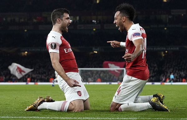 Arsenal 3-0 BATE Borisov: Mesut Oezil trở lại, Pháo thủ dễ dàng vào vòng 1/8 Europa League