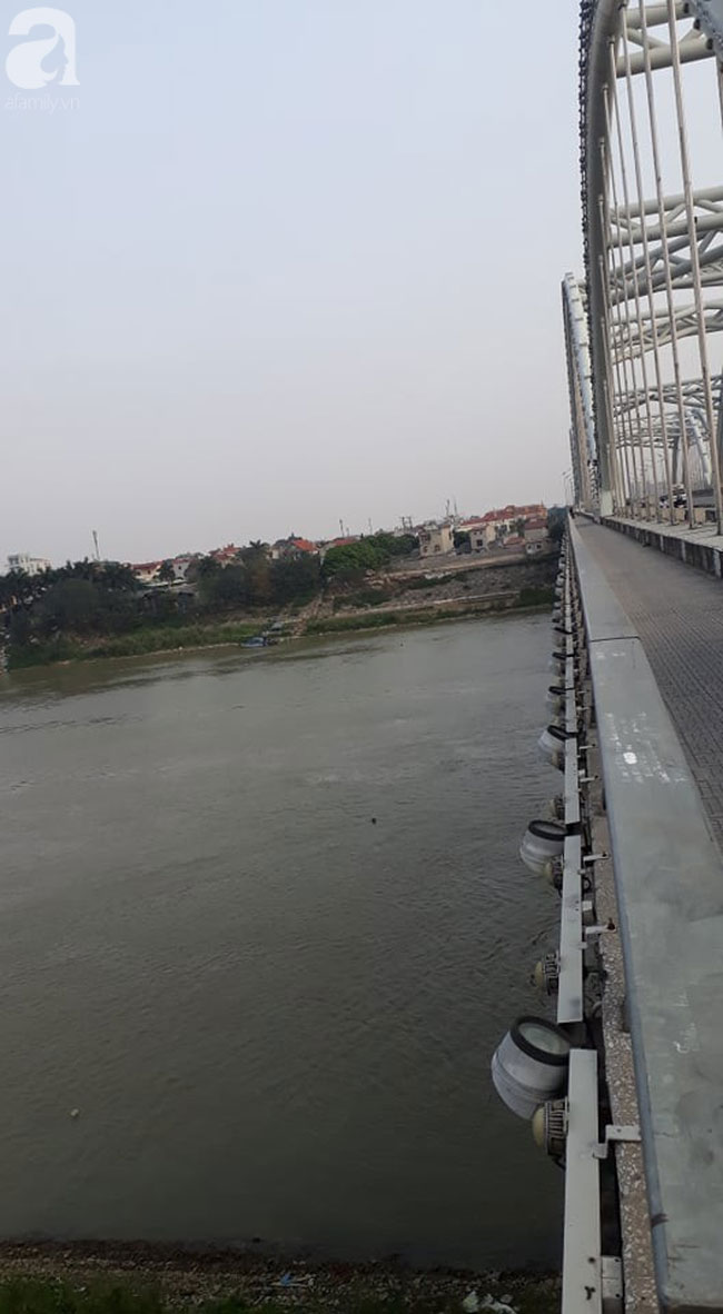 Vụ chủ chuỗi nhà nghỉ bị sát hại ở Hà Nội: Cảnh sát dùng chó nghiệp vụ khám nhà nghi phạm ném xác vợ xuống sông Hồng