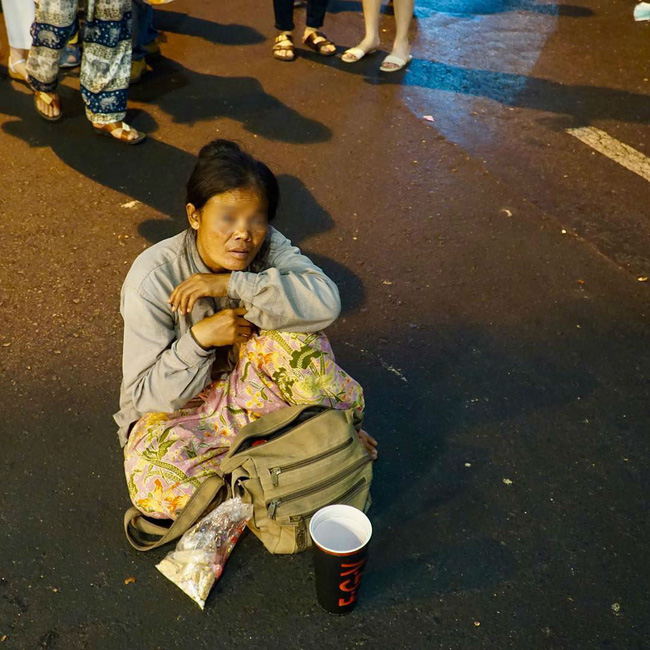 Chấn động với vụ cô gái trẻ bị đánh đập, mắng mỏ chỉ vì không cho tiền ăn mày