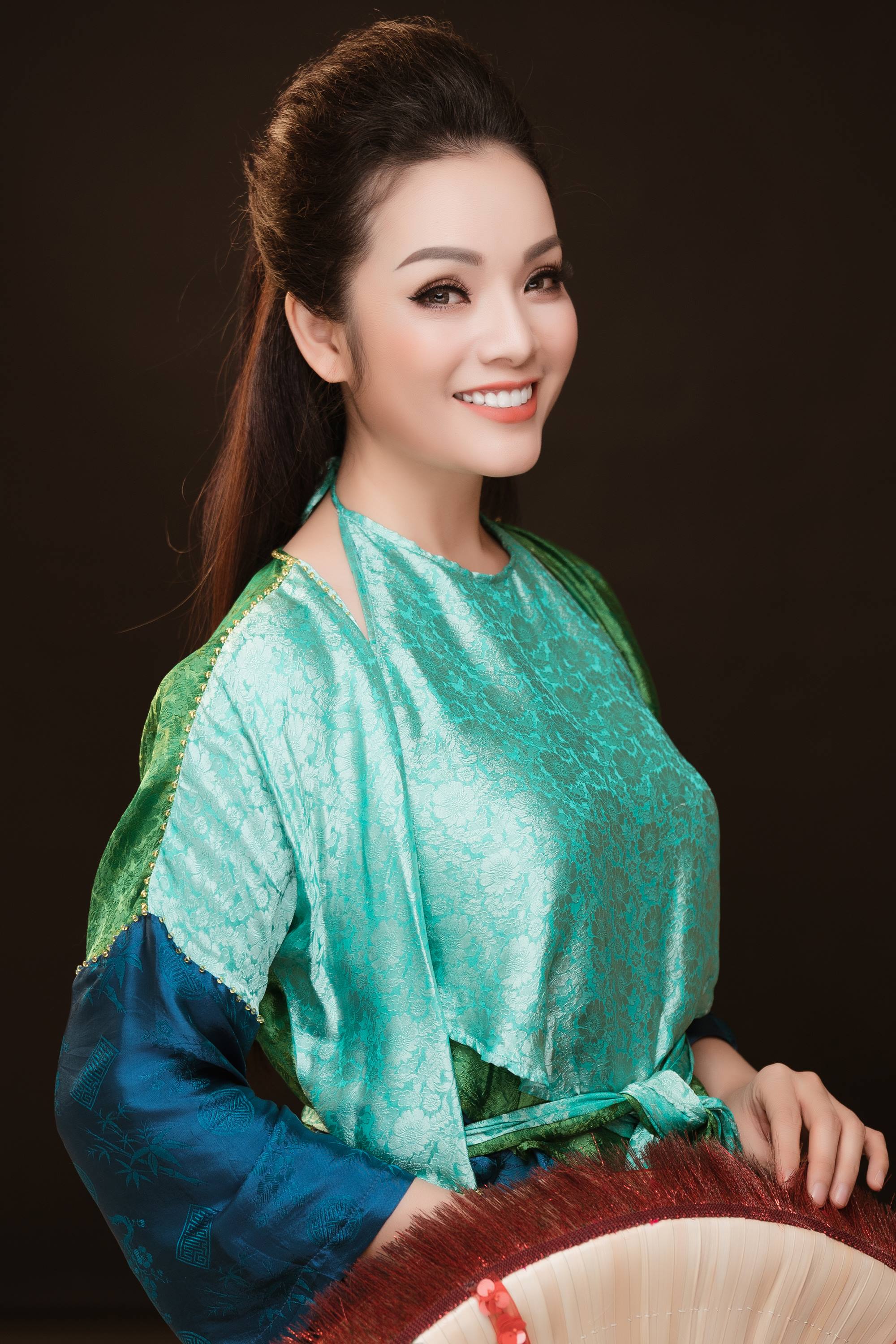 Tân Nhàn hoãn liveshow vì cuộc họp của hai nhà lãnh đạo Donald Trump và Kim Jong-un