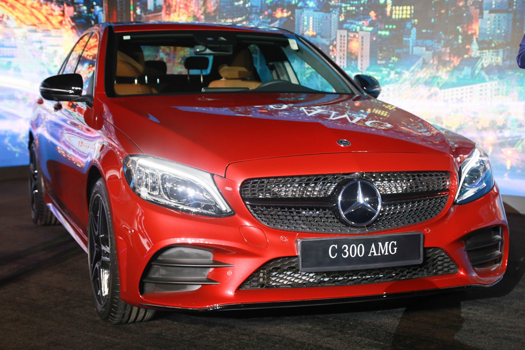 Mercedes-Benz C-Class 2019 ra mắt tại VN, giá từ 1,5 tỷ đồng - 1 Mercedes-Benz C-Class 2019 ra mắt tại VN, giá từ 1,5 tỷ đồng - 1