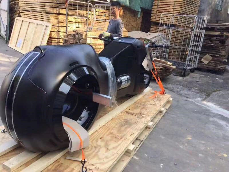 Xế độc trong phim TRON: Legacy sắp về Việt Nam