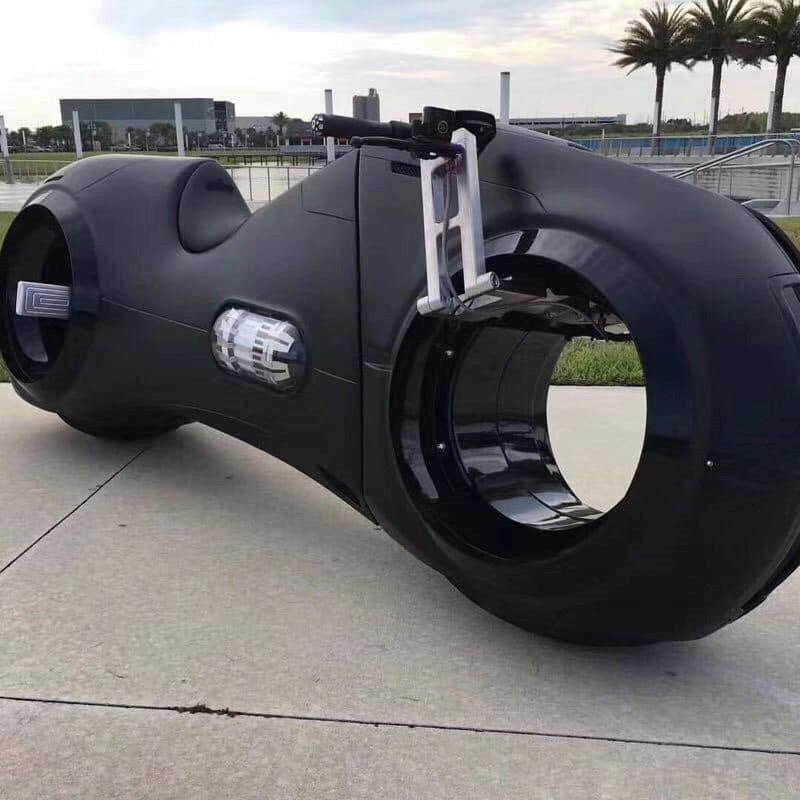 Xế độc trong phim TRON: Legacy sắp về Việt Nam