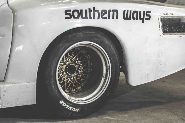 Bất ngờ tìm thấy siêu xe đua Mazda 254i sau 35 năm