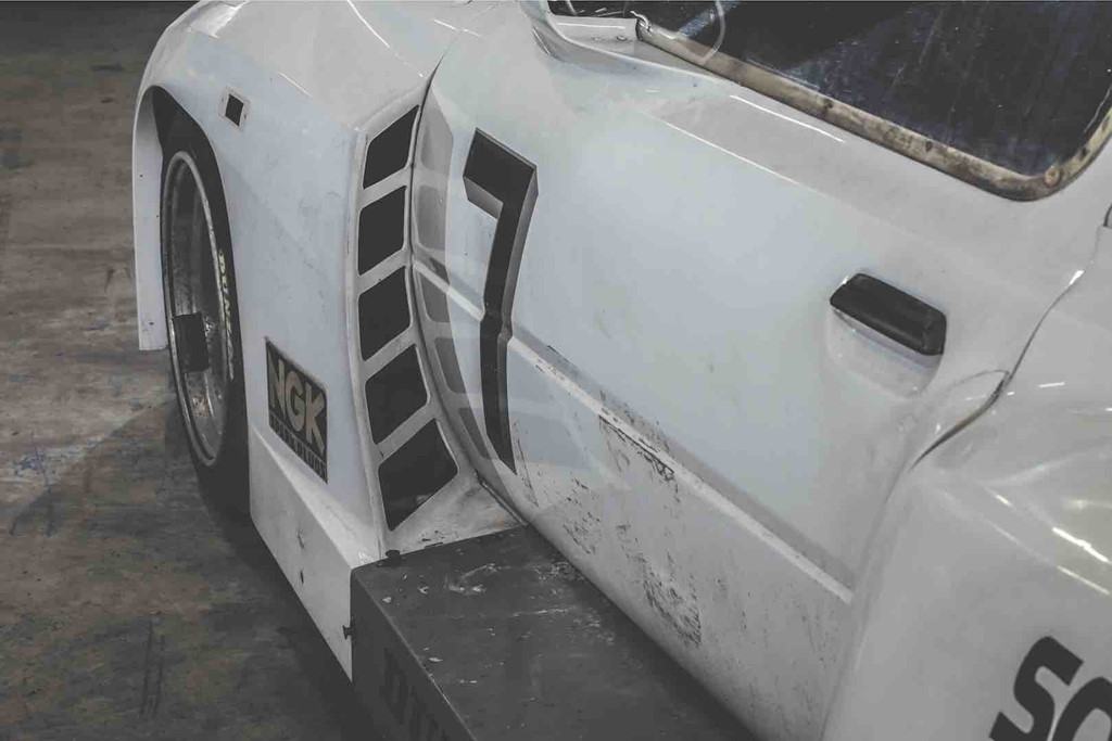 Bất ngờ tìm thấy siêu xe đua Mazda 254i sau 35 năm