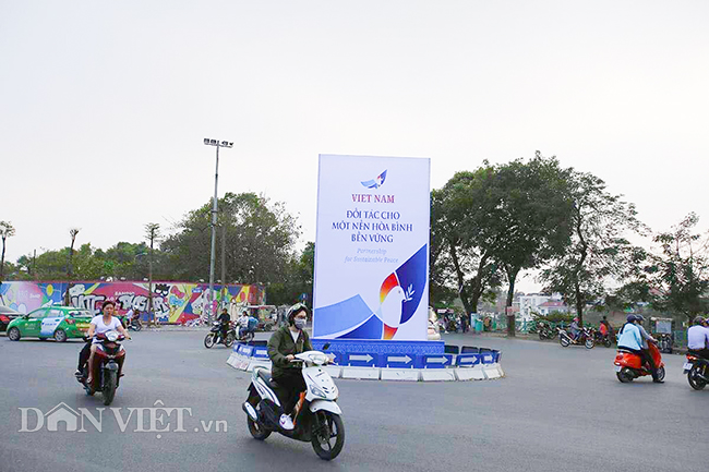 Đường phố Hà Nội trang hoàng chào đón Hội nghị thượng đỉnh Mỹ-Triều