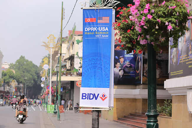 Đường phố Hà Nội trang hoàng chào đón Hội nghị thượng đỉnh Mỹ-Triều