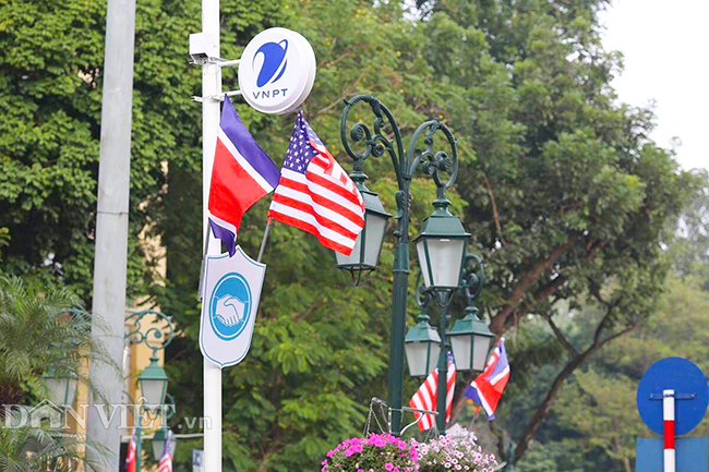 Đường phố Hà Nội trang hoàng chào đón Hội nghị thượng đỉnh Mỹ-Triều