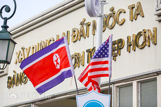 Đường phố Hà Nội trang hoàng chào đón Hội nghị thượng đỉnh Mỹ-Triều