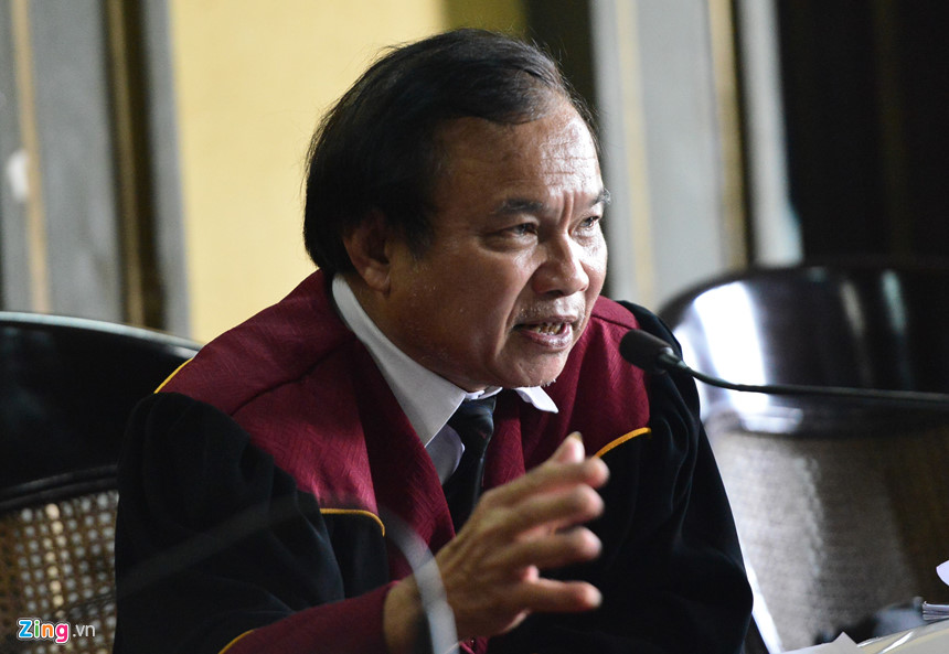 Chủ tọa khuyên vợ vua cà phê về nuôi con có thiên vị, trái luật?