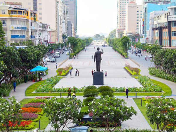 TP HCM cấm xe vào đường Nguyễn Huệ tối cuối tuần