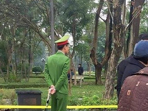 Bị đâm tử vong vì nghi bắt cóc trẻ em khi dắt con đi dạo công viên