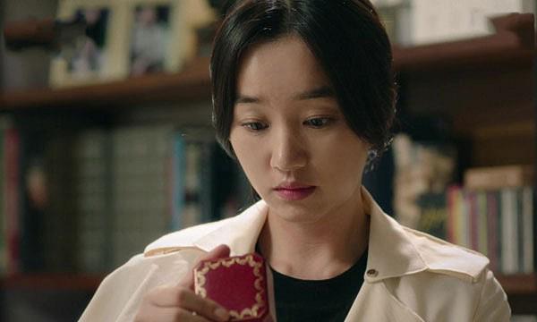 Đọc sớ cúng giải hạn đầu năm của mẹ chồng, tá hỏa khi thấy tên một người