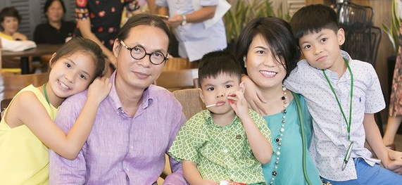 Tưởng Hiệp Gà ly hôn 3 lần đã là kỉ lục Vbiz, không ngờ vẫn còn những sao nam đường tình đầy trắc trở này!