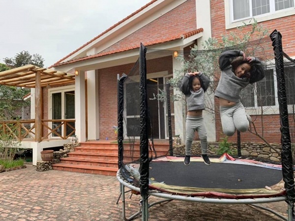 Chiêm ngưỡng cơ ngơi nhà vườn rộng rãi để trồng rau lúc tuổi già của vợ chồng Hồng Đăng sau 18 năm mơ ước