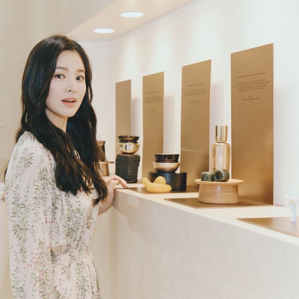 Đẳng cấp đẹp bất chấp của Song Hye Kyo: Hình sự kiện đã đẹp, ảnh fan chụp lén còn hot hơn vì quá xuất thần