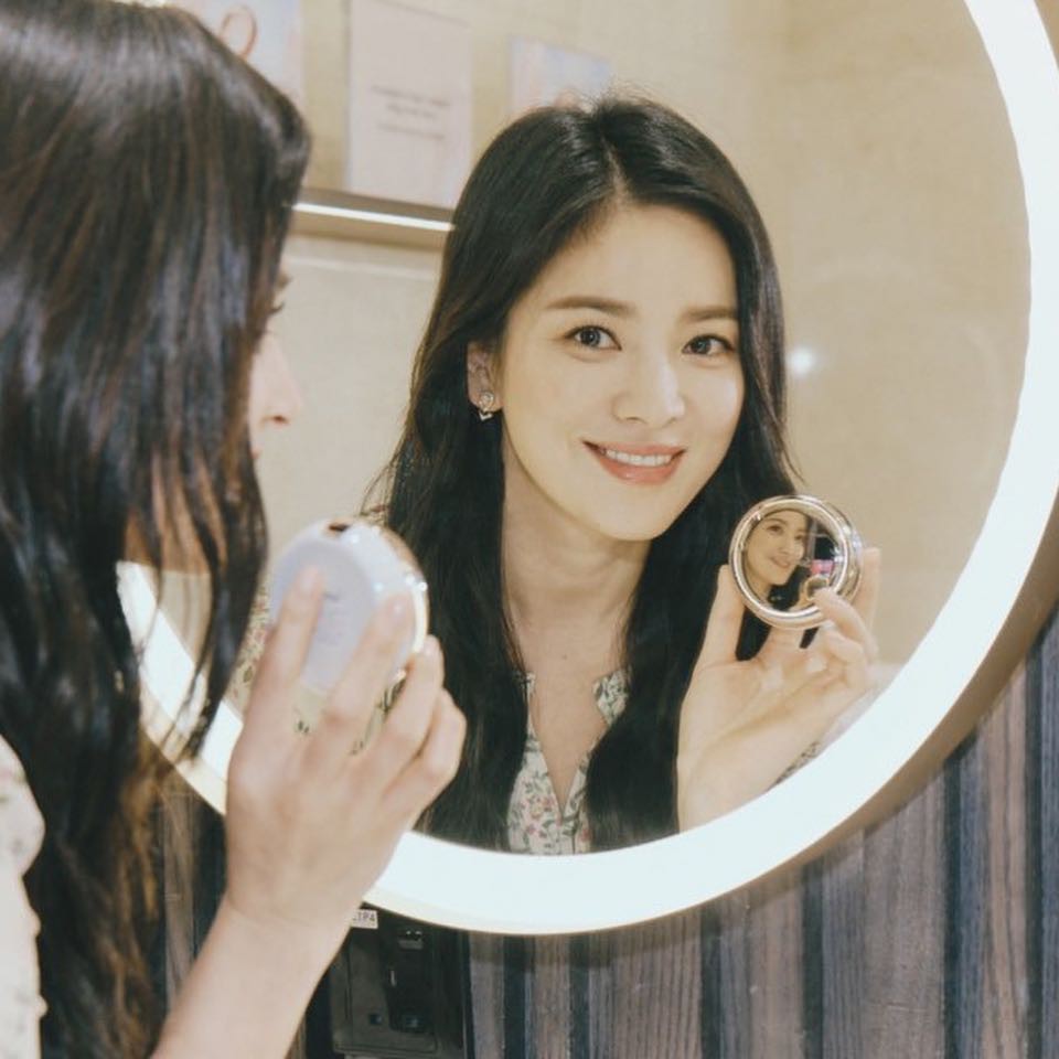 Đẳng cấp đẹp bất chấp của Song Hye Kyo: Hình sự kiện đã đẹp, ảnh fan chụp lén còn hot hơn vì quá xuất thần