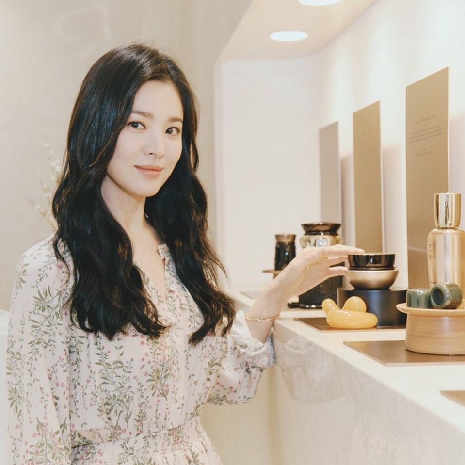 Đẳng cấp đẹp bất chấp của Song Hye Kyo: Hình sự kiện đã đẹp, ảnh fan chụp lén còn hot hơn vì quá xuất thần