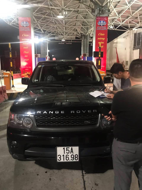 Hàng loạt ôtô lưu tông trên cao tốc Hạ Long-Hải Phòng bị ném đá có chủ đích