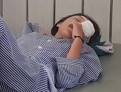 Bình thí nghiệm hóa học phát nổ, nữ sinh bị chấn thương mắt